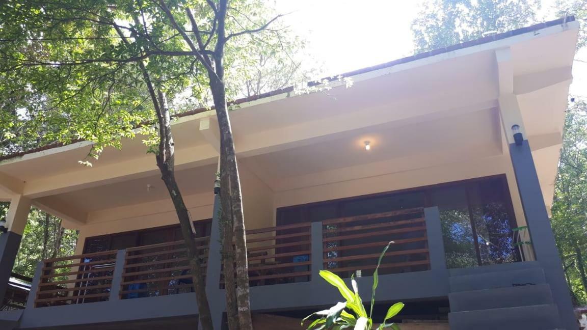 סבאנג Pele'S Place מראה חיצוני תמונה